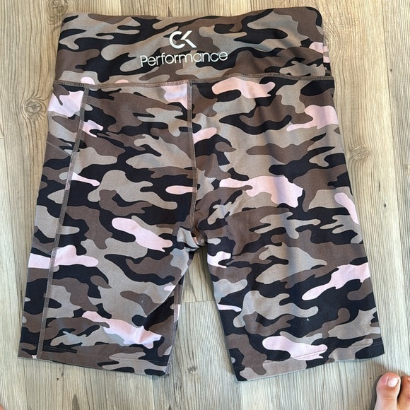 COPY - Calvin Klein camo shorts size medium - Picture 3 of 5
